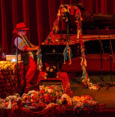 Post-Minimalismo kitsch: La apertura de Charlemagne Palestine #Aural2014