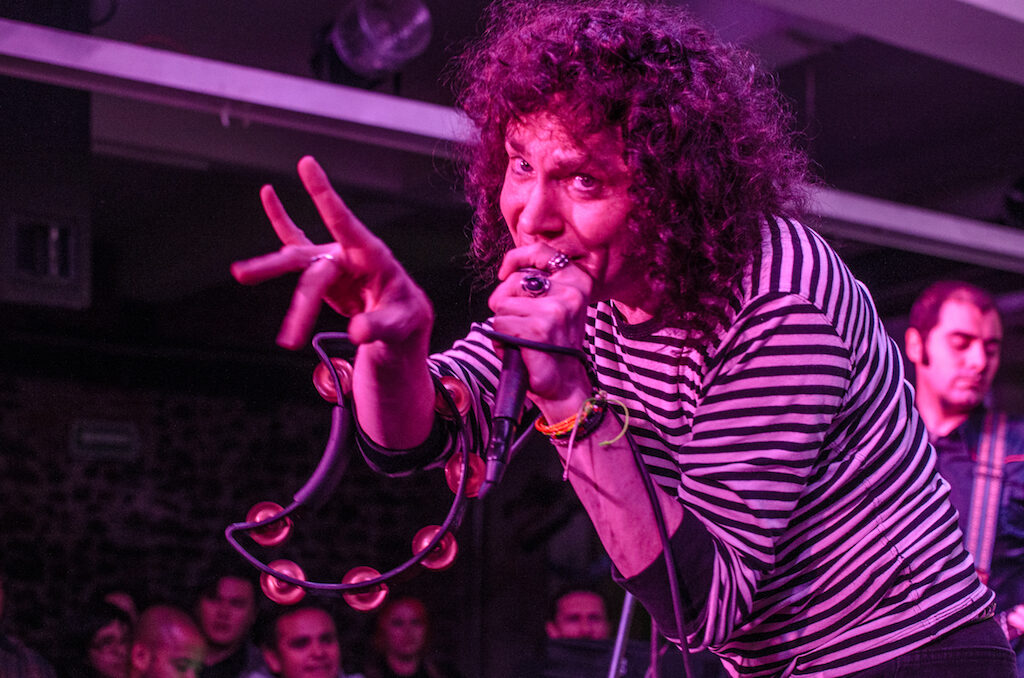 Domingo de distorsión familiar con The Cynics