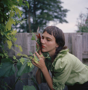 Dana Gavanski comparte “Letting Go”