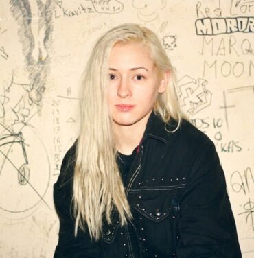 D'arcy Wretzky grabó canciones con banda de doom metal
