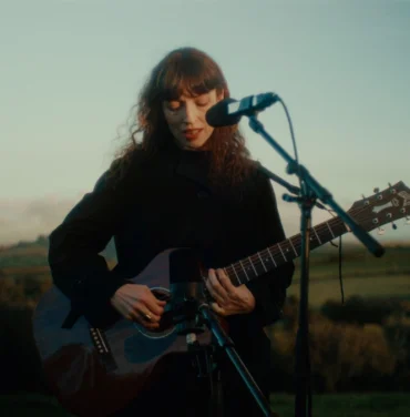 Daughter comparte el EP en vivo, ‘Middle Farm Session’