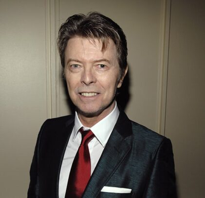 David Bowie y más en el musical de Bob Esponja