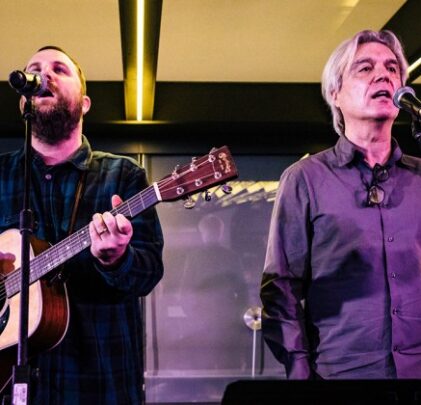 David Byrne versiona  David Bowie