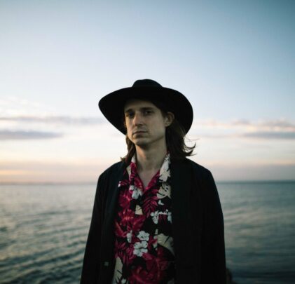 Escucha el remix de The KVB para “Nietzsche On The Beach” de DC Gore