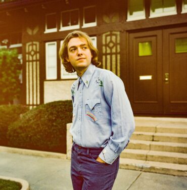 Dayglow presenta su nuevo sencillo “Close To You”