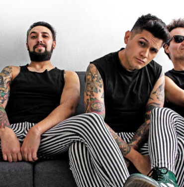 De Nalgas estrena “Mala Jugada” y celebra 10 años de punk