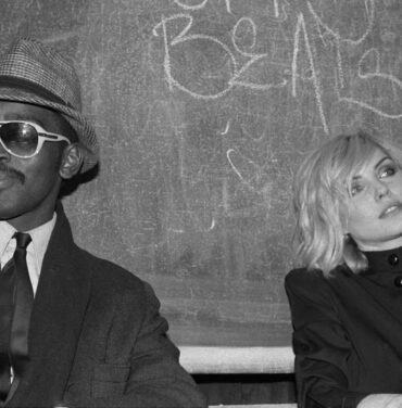 Blondie adelanta la navidad con “Yuletide Throw Down”