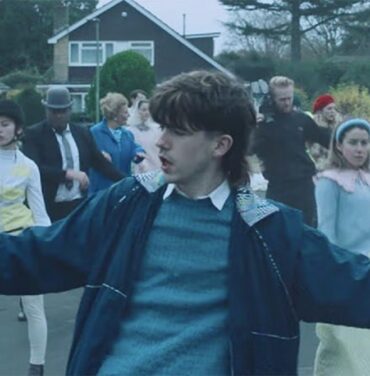 Declan McKenna lanza el video oficial de 
