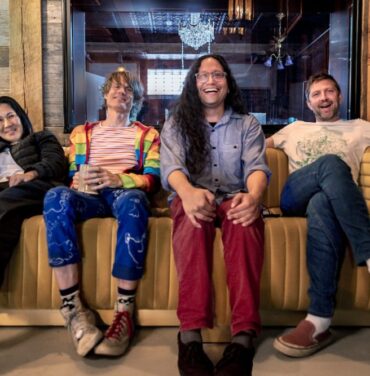 Deerhoof lanza nuevo single, “Wedding, March, Flower”