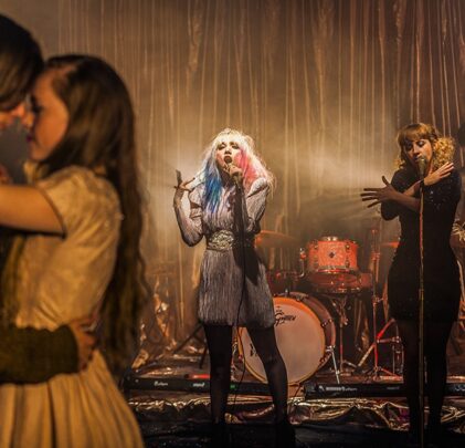 PREMIERE: Descartes a Kant estrena video