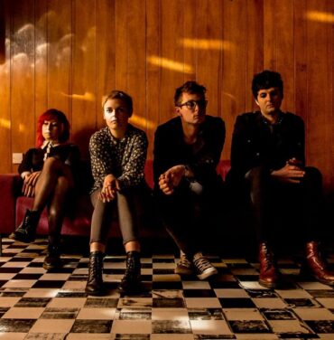 Desperate Journalist comparte el video 