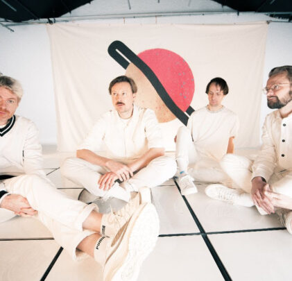 Django Django estrena sencillo y anuncia álbum