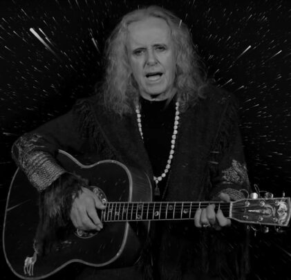 Donovan estrena “I Am the Shaman”, producida por David Lynch