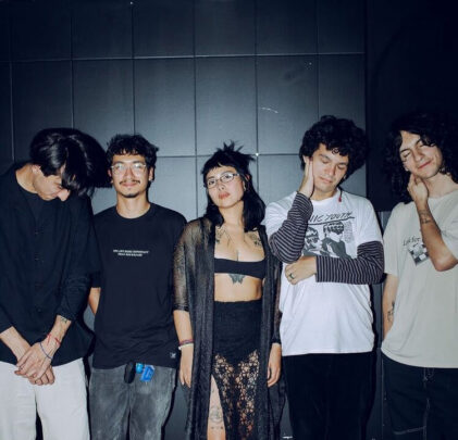 Estamos Perdidos grita entre ecos “Por qué tan solo y triste”