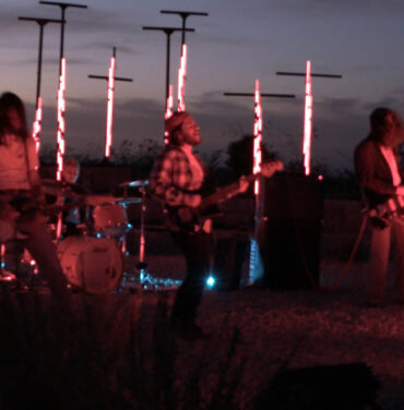 El Shirota interpreta “No sé todo” desde el desierto