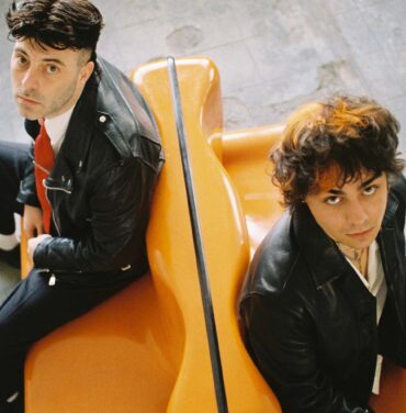 Nueve Desconocidos anuncia “Preguntas” con El Último Vecino