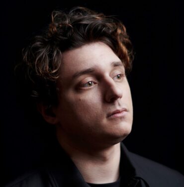 Elliot Moss estrena el single, “Lazy”