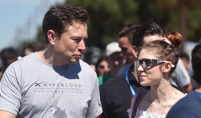 Grimes inicia demanda en contra de Elon Musk