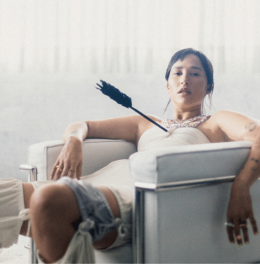 Escucha “corazones negros” de Elsa y Elmar