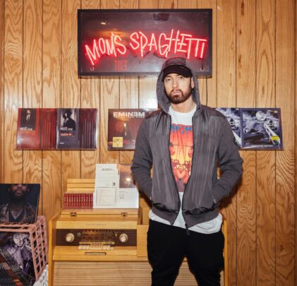 La fugaz aparición de Eminem en un video de Korn