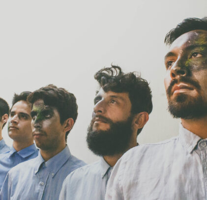 PREMIERE: Entre Desiertos estrena lyric video