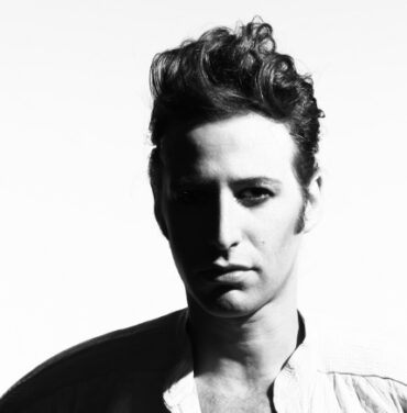 Adanowsky: el universo en una misma entidad