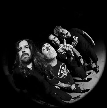 Metal solido, no de etiquetas: De La Tierra