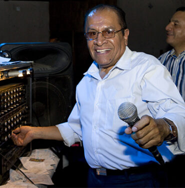 Don Ramón Rojo y el Sonido La Changa: Con música despierto, vivo y duermo