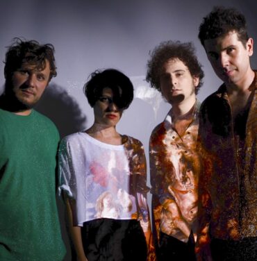 Triángulo de Amor Bizarro y su Victoria Mística