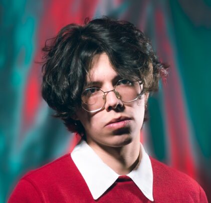 Escucha “Un Poco Bien, Un Poco Mal”, lo nuevo de Esperón