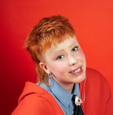 Espineli sorprende con “SMiNT!”