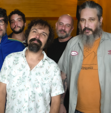 Estranhos Românticos estrena su EP, 'Não é o Fim'