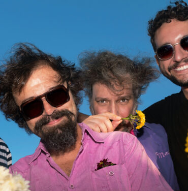 “Breve História”, lo nuevo de Estranhos Românticos