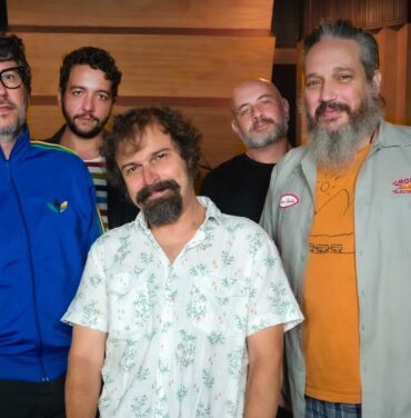 Estranhos Românticos ha estrenado “Doce”