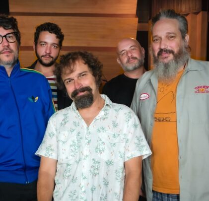 Estranhos Românticos ha estrenado “Doce”