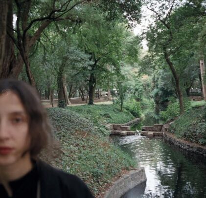 PREMIERE: Estrella del Sol presenta “Reflejo en Mi” ft Concepción Huerta