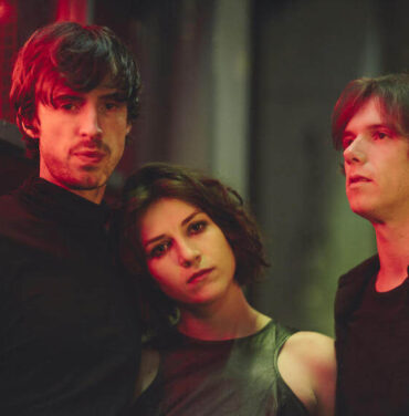 Estrons, decendientes de las Riot Grrrls