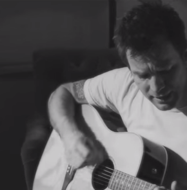 Ewan McGregor coverea a Catfish And The Bottlemen