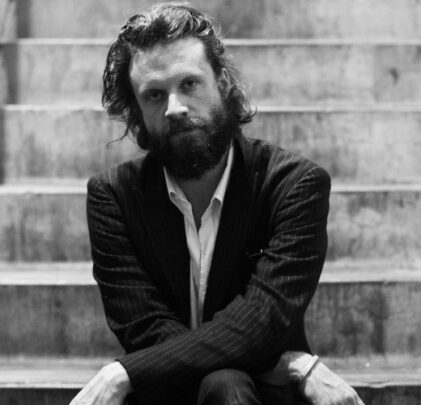 Father John Misty lanza nuevas versiones