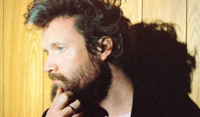 Father John Misty comparte “I Guess Time Just Makes Fools of Us All”