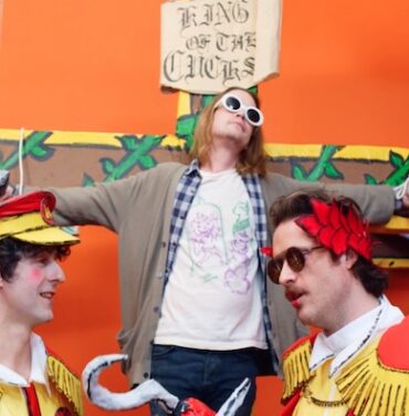 Kurt Cobain es crucificado en el nuevo video de Father John Misty