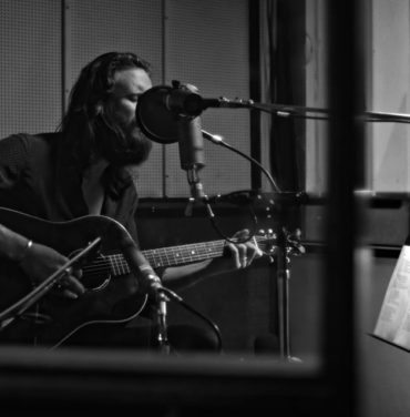 Father John Misty comparte el video 