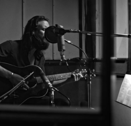 Father John Misty comparte el video 