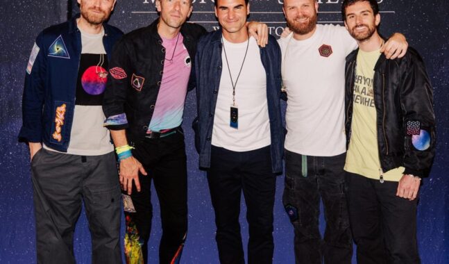 VIDEO: El tenista Roger Federer sube al escenario con Coldplay