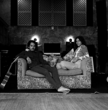 PREMIERE: Ferhuer estrena video para “Mosquitos Perros”