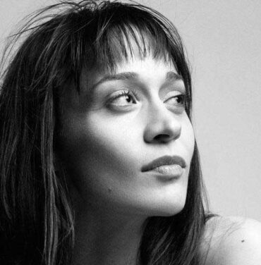 Fiona Apple reversiona “Love More” de Sharon Van Etten