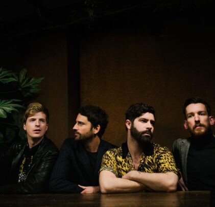 Foals comparte su serie de videos 'FBC Transmission'