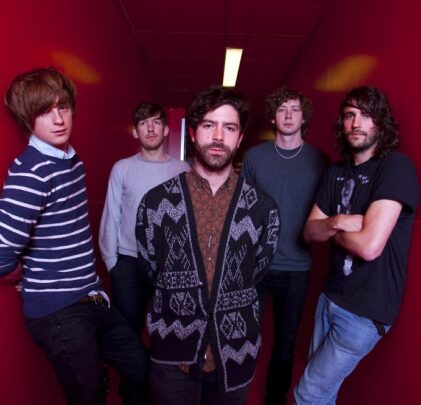 Foals solicita a sus fans las memorias de su tour ENSWBL