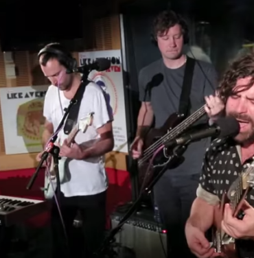 Foals coverea a Mark Ronson y Tame Impala