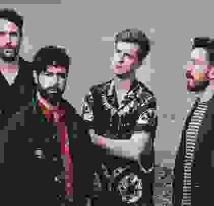 Foals anuncia la salida de su tecladista Edwin Congreave